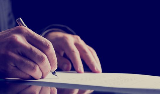 Handschriftliches Testaments –  Unterschrift des Erblassers nur auf Umschlag – Wirksamkeit