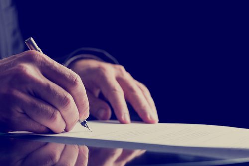 Handschriftliches Testaments - Unterschrift des Erblassers nur auf Umschlag - Wirksamkeit