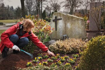 Pflichtteilsanspruch – Berücksichtigung von Grabpflegekosten als Nachlassverbindlichkeiten