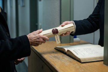 Rücknahme eines notariellen Testaments als Widerruf: Anfechtung bei Irrtum