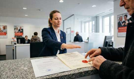 Erbschein bei Testament: Wann die Bank für die Kosten haften muss